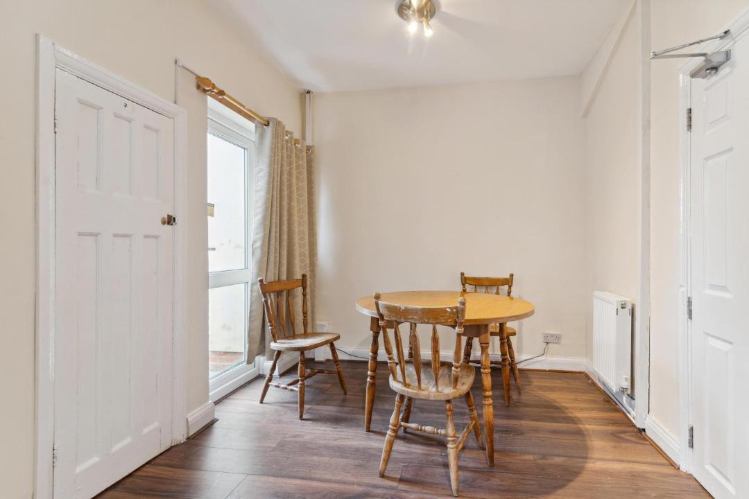 Photo of Others in Graveney