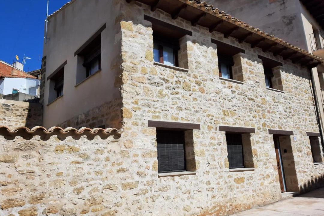 Photo of Buildings in Valjunquera
