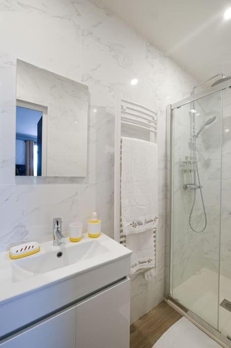 Photo of Bathroom in Quincy-Voisins