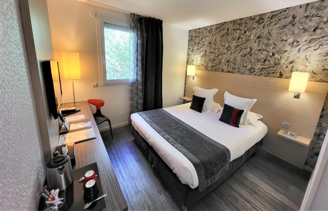 Photo of Bedroom in Saint-Lambert-des-Levees