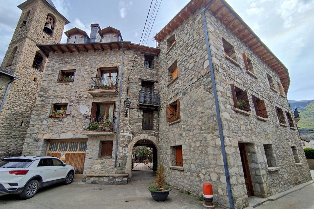 Photo of Others in Eriste