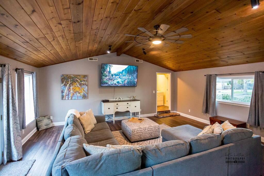 Photo of Others in Redding