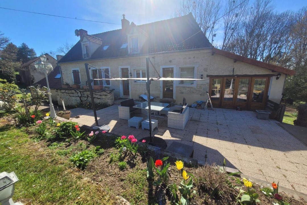 Photo of Others in Coust