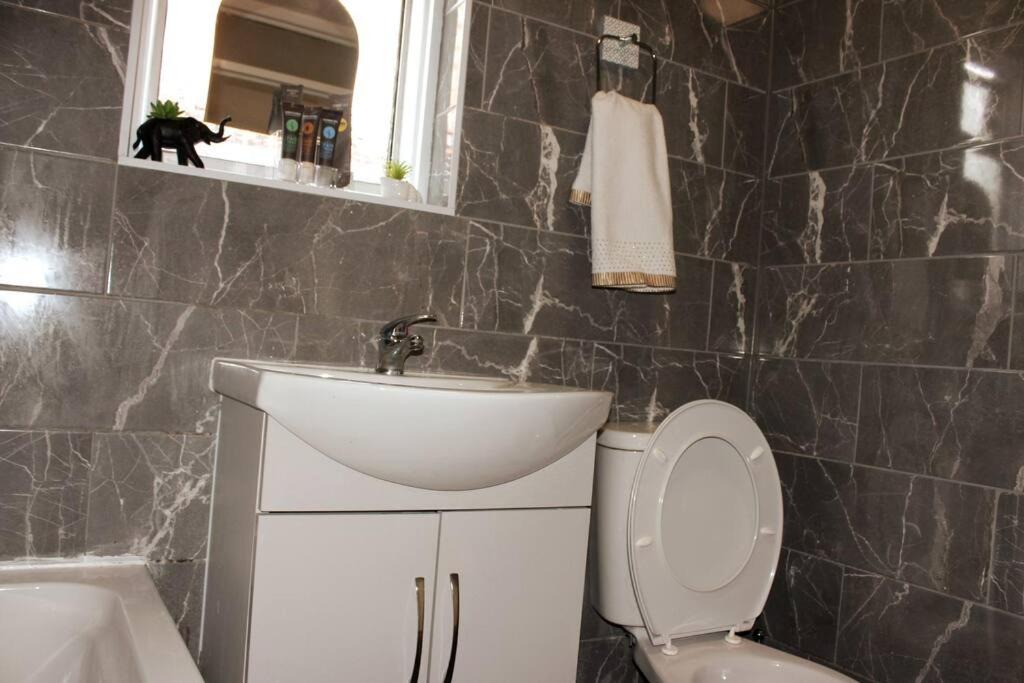 Photo of Bathroom in Eltham West