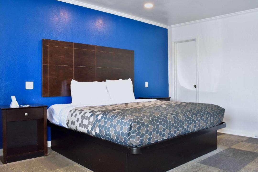 Photo of Bedroom in Swainsboro