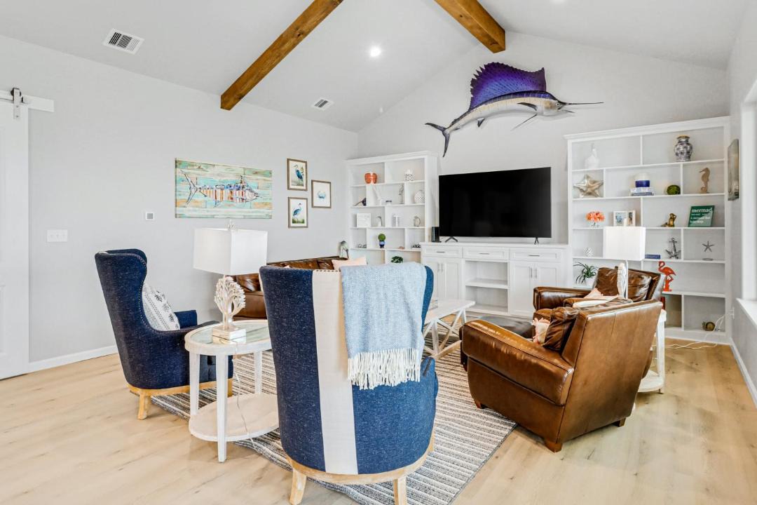 Photo of Livingroom in City-by-the Sea
