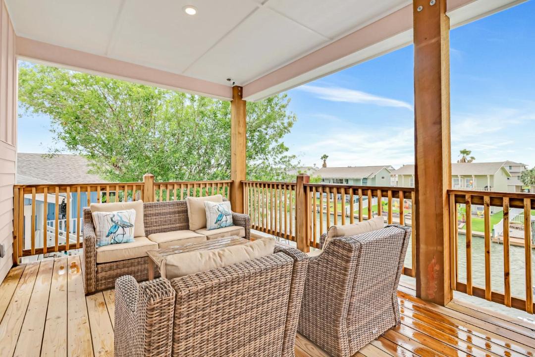 Photo of Patio Balcony in City-by-the Sea