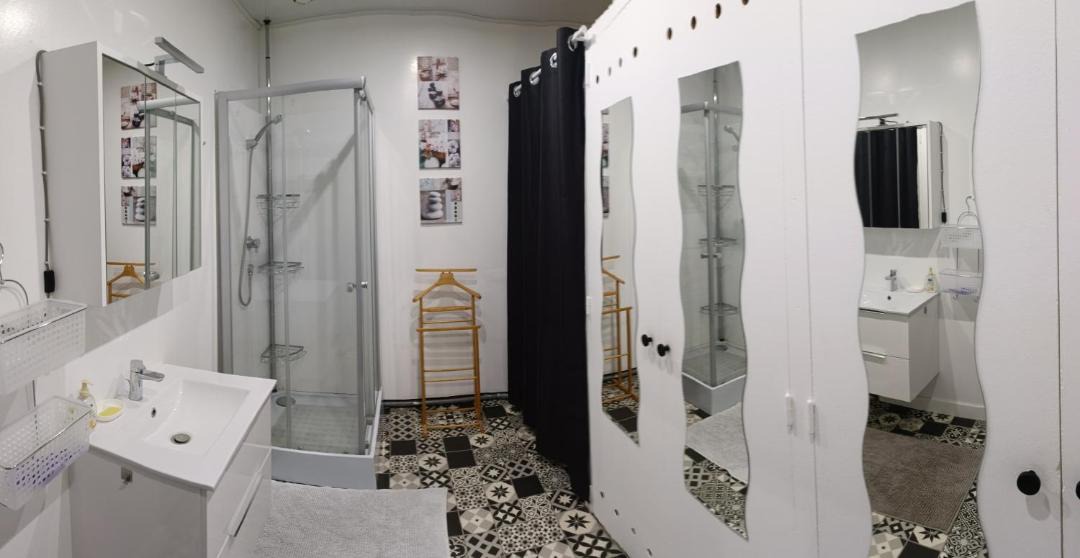 Photo of Bathroom in Charleville-Mezieres