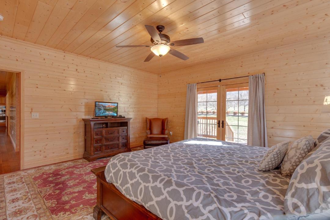 Photo of Bedroom in Rocky Grove