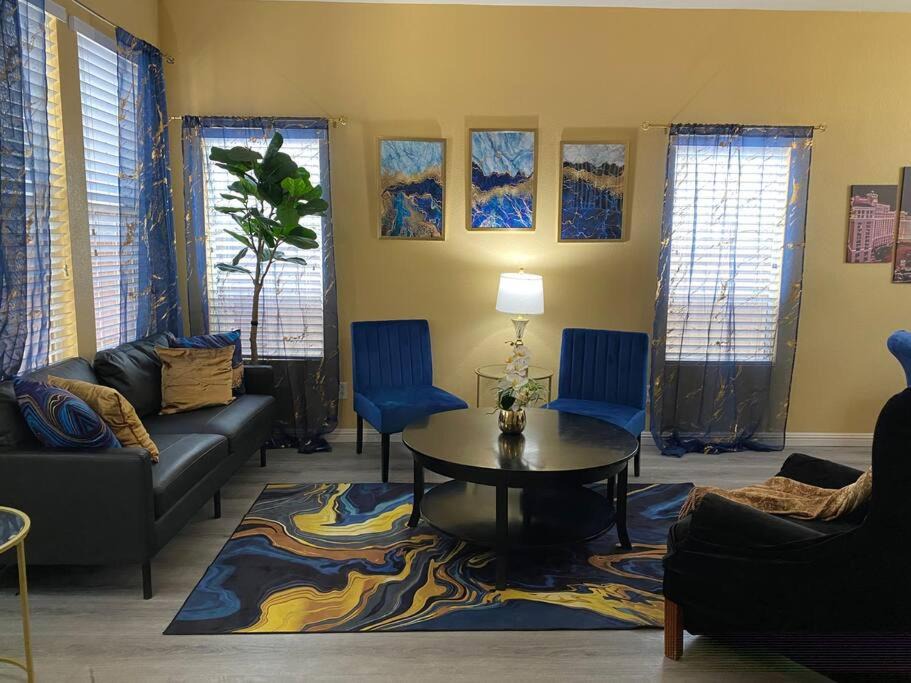 Photo of Livingroom in MacDonald Ranch