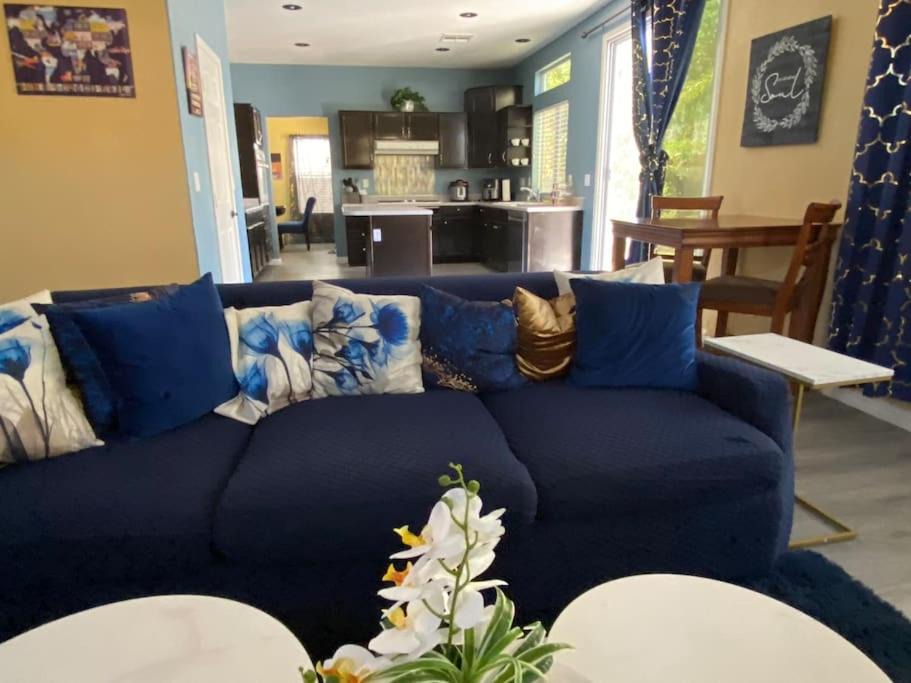 Photo of Livingroom in MacDonald Ranch