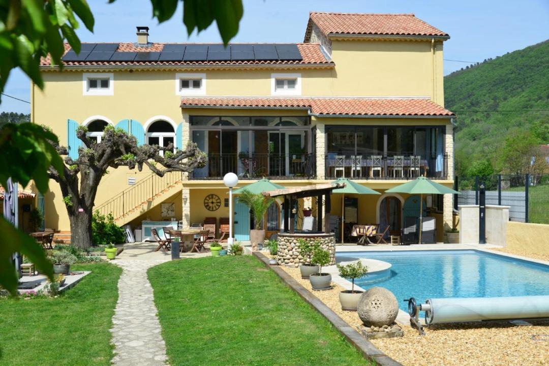 Photo of Others in Besseges