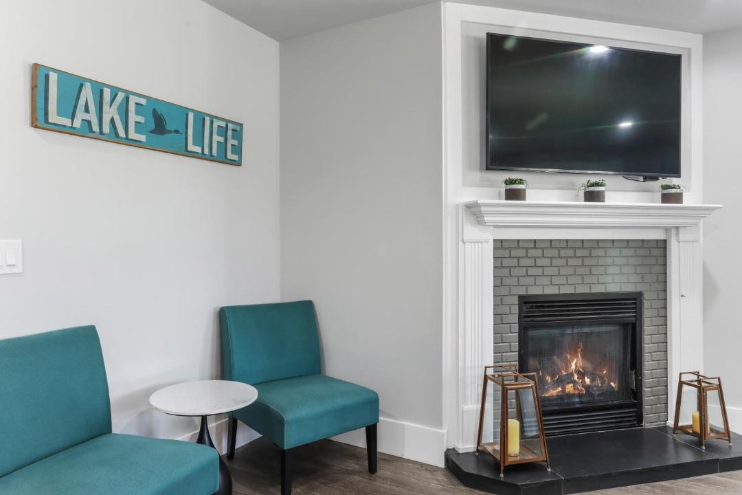 Photo of Livingroom in Williams Bay