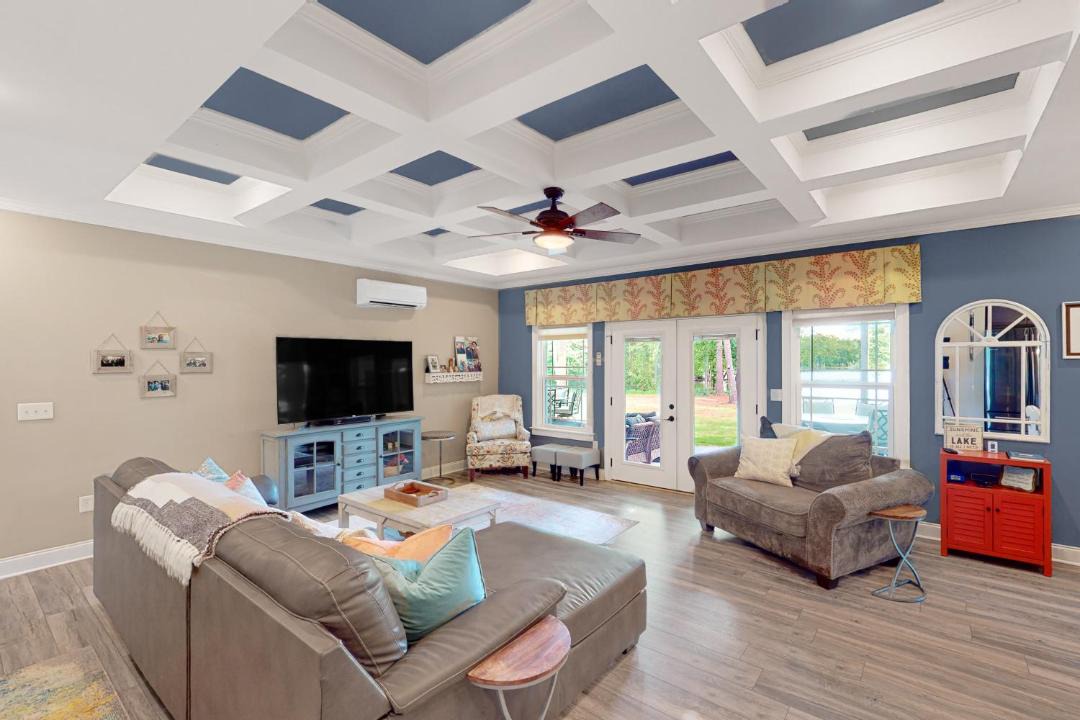 Photo of Livingroom in Saluda