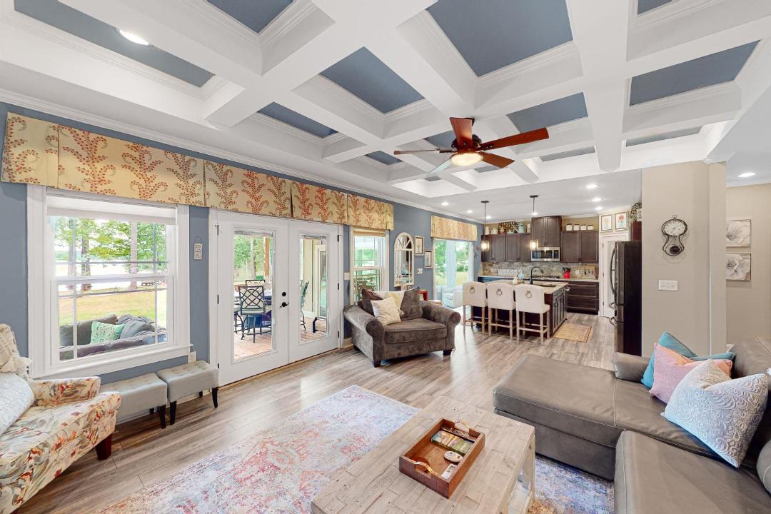 Photo of Livingroom in Saluda