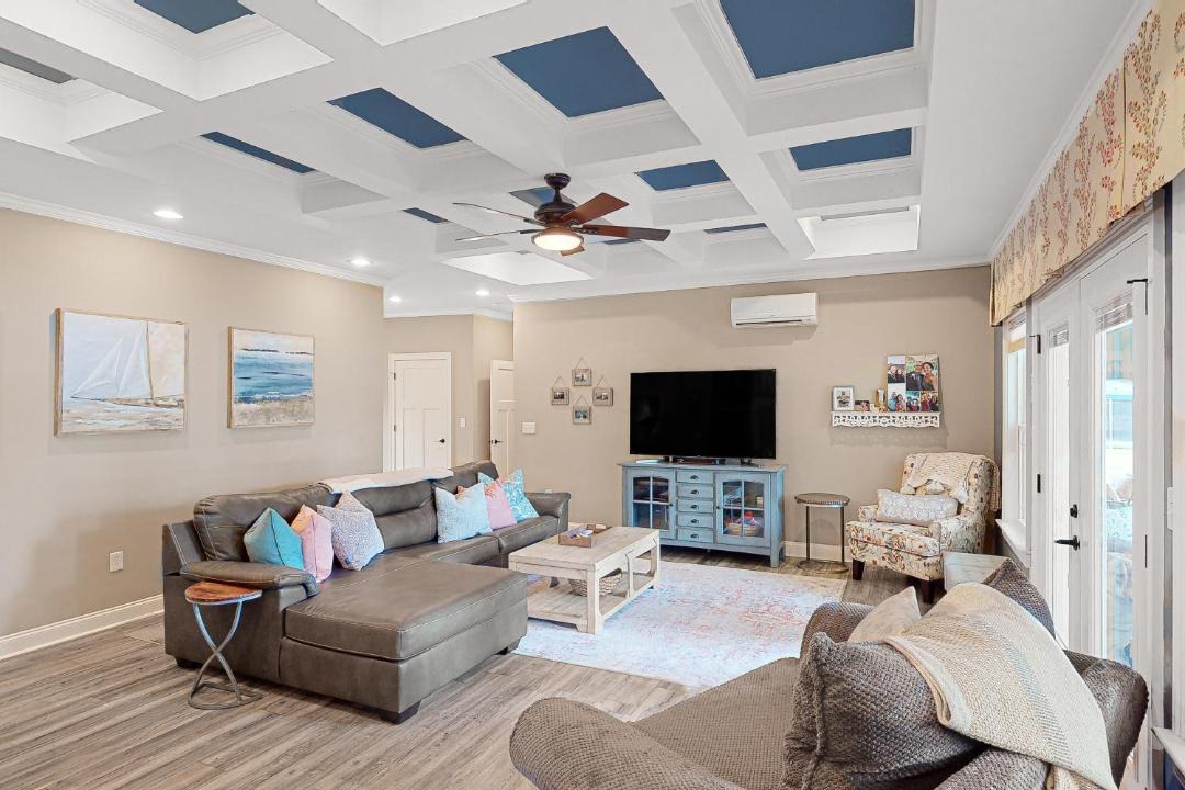 Photo of Livingroom in Saluda