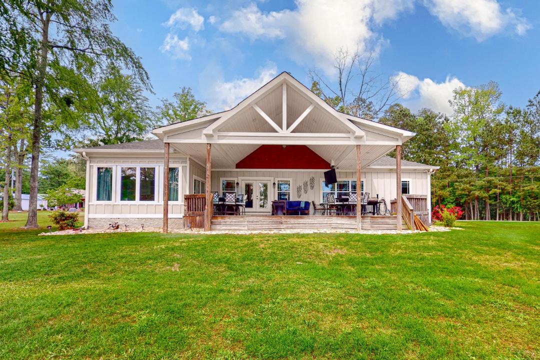 Photo of Buildings in Saluda