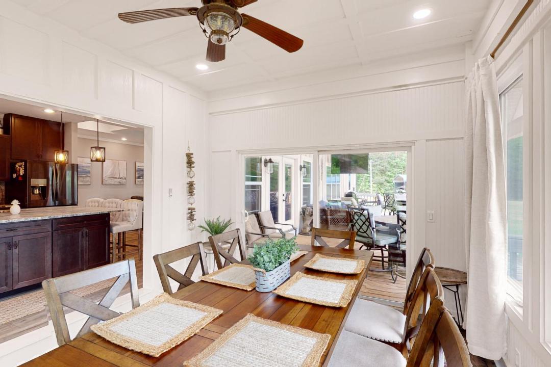 Photo of Livingroom in Saluda