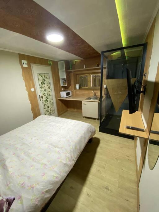 Photo of Bedroom in Saint-Florentin