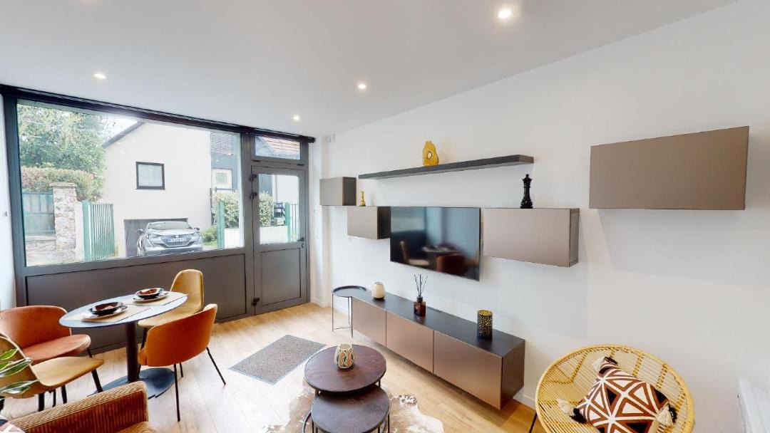 Photo of Others in Le Chesnay