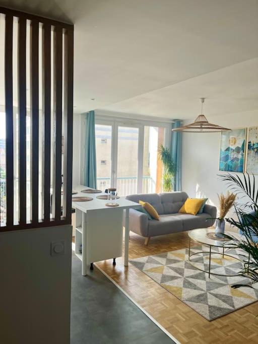 Photo of Livingroom in Leon Blum - Bon Coin