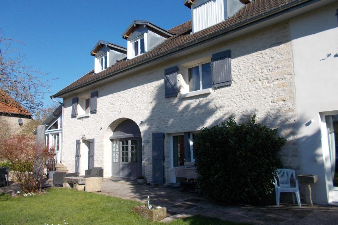 Photo of Others in Hugier