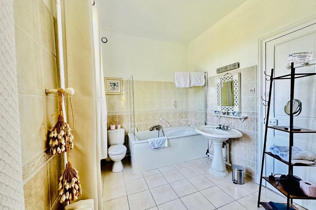 Photo of Others in Le Home