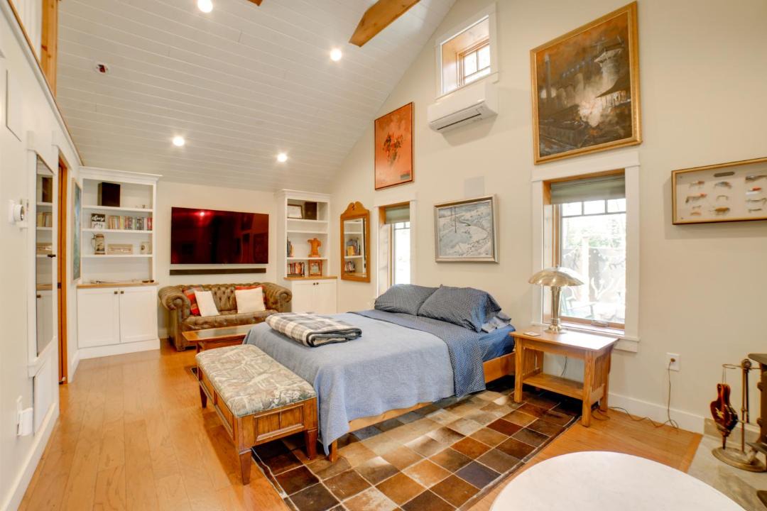 Photo of Bedroom in Laurel Mountain