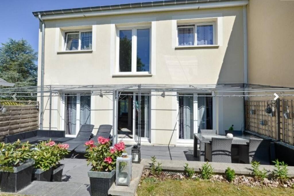 Photo of Buildings in Vigy