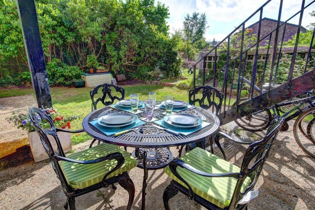 Photo of Patio Balcony in Hampton Wick