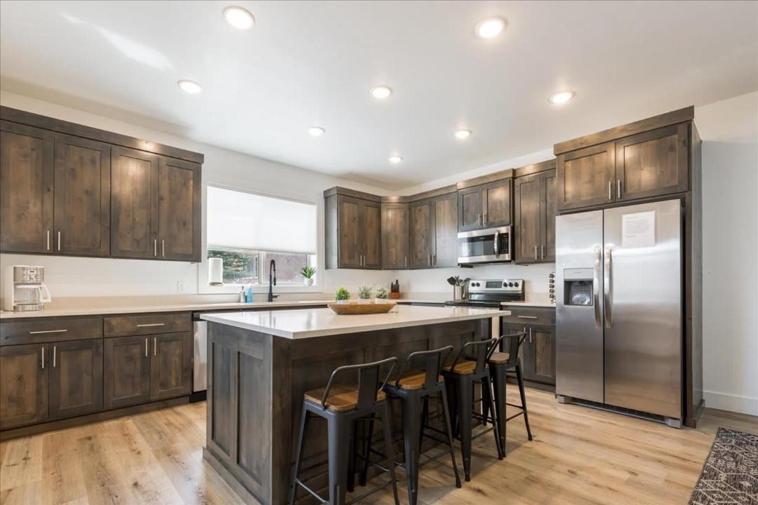 Photo of Others in Victor