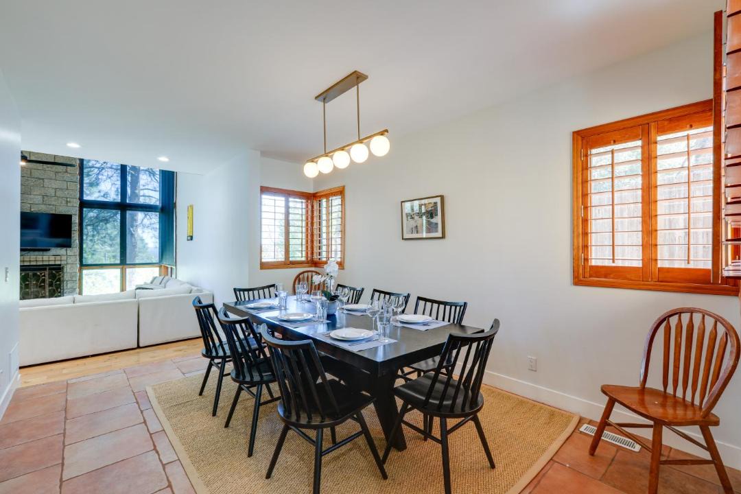 Photo of Livingroom in Swiss Manor