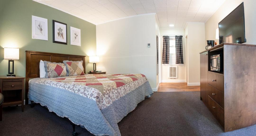 Photo of Bedroom in Salsbury Cove