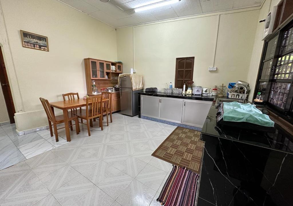 Photo of Kitchen in Kampung Merbau Patah