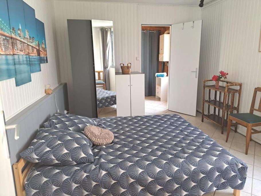Photo of Bedroom in Pont-de-L'Arche