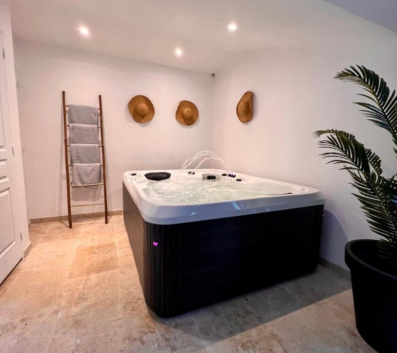 Photo of Others in Isques