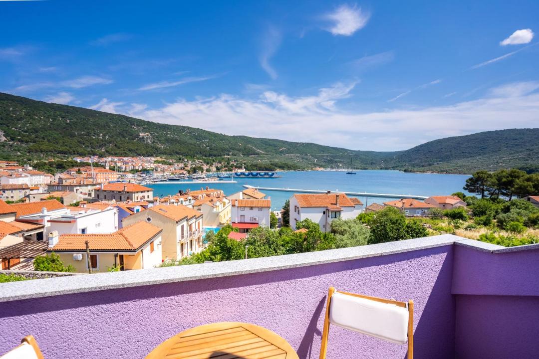 Photo of Others in Cres