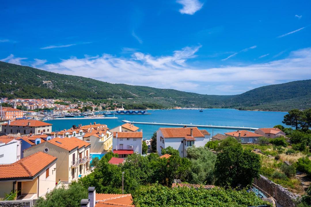 Photo of Others in Cres