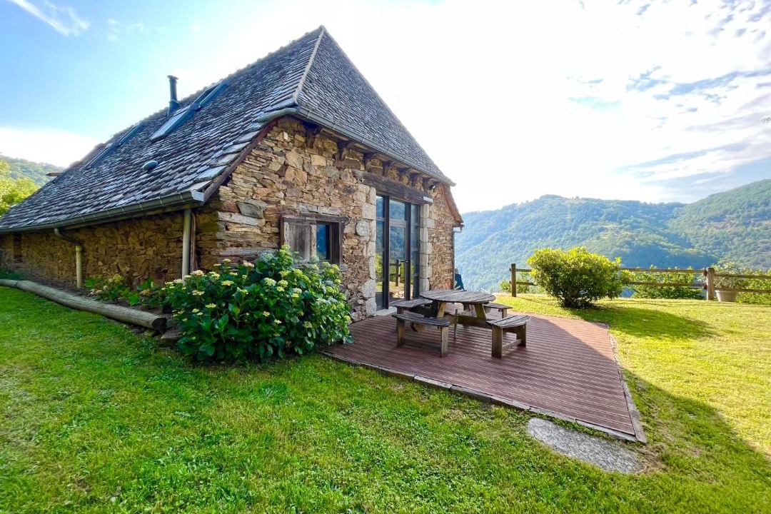 Photo of Buildings in Montezic