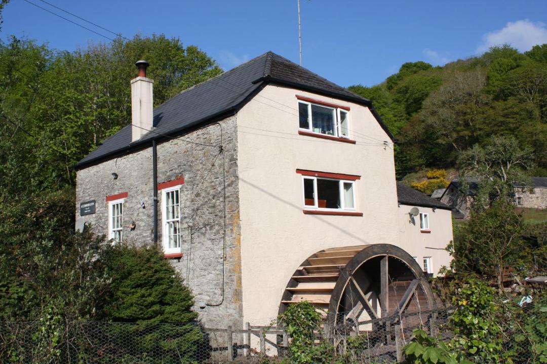 Photo of Buildings in Hessenford