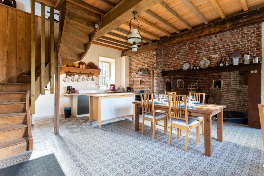 Photo of Others in Arry