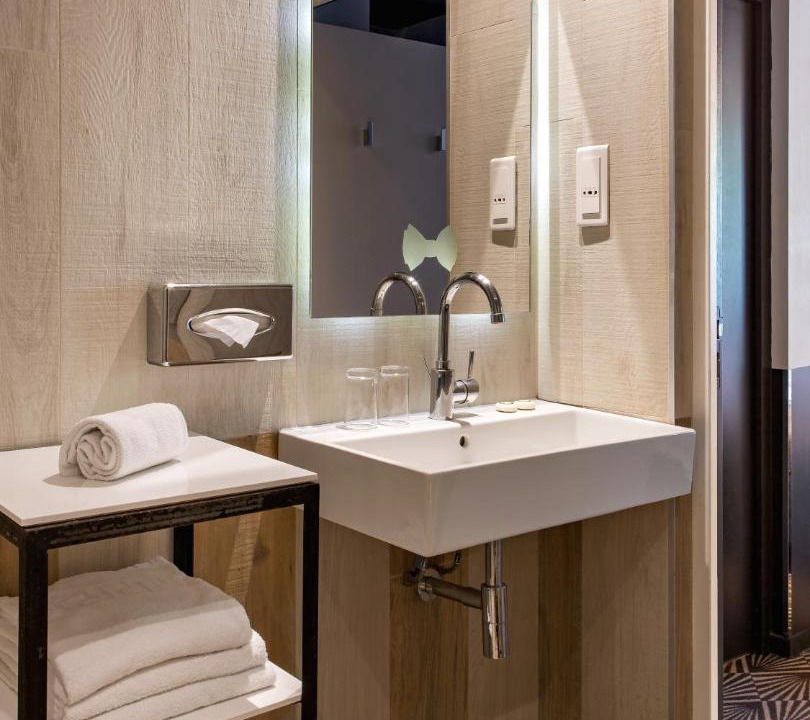 Photo of Bathroom in 17th Arrondissement