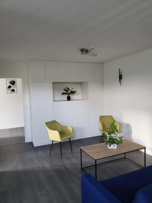 Photo of Others in Crepand