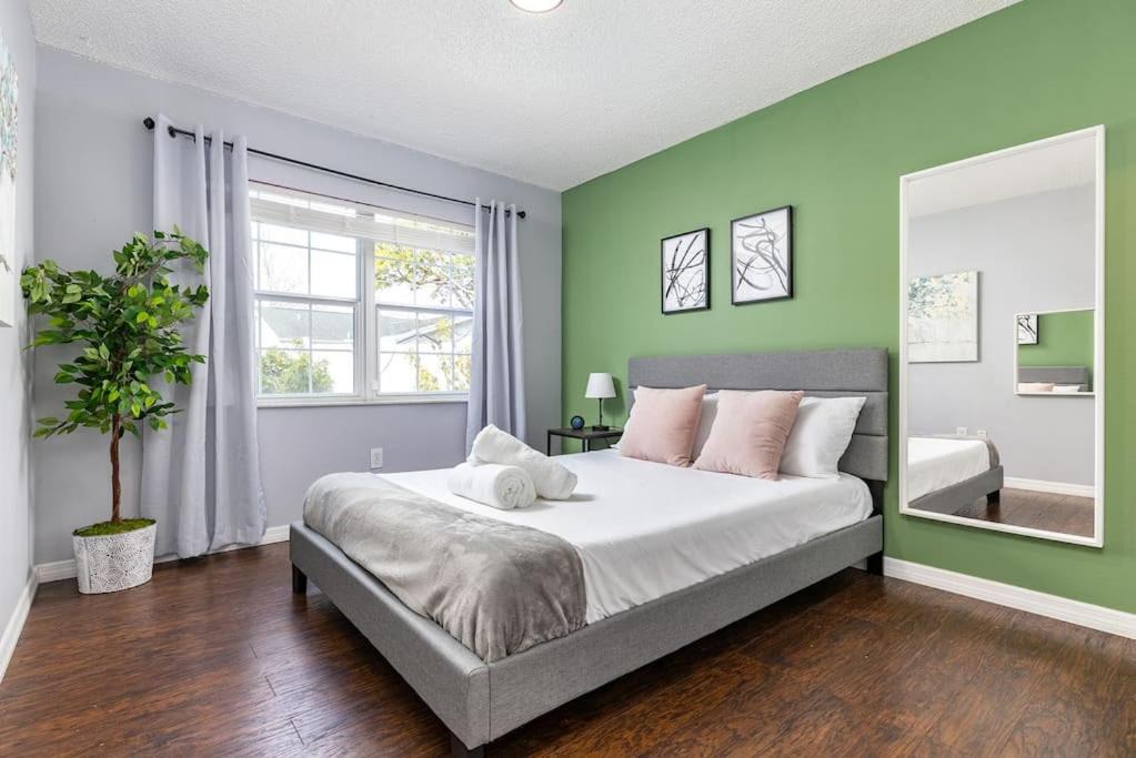 Photo of Bedroom in Pinebrook Estates