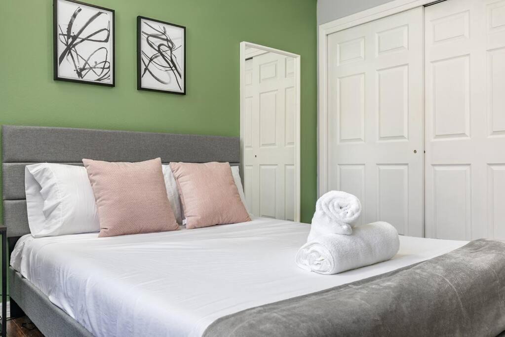 Photo of Bedroom in Pinebrook Estates