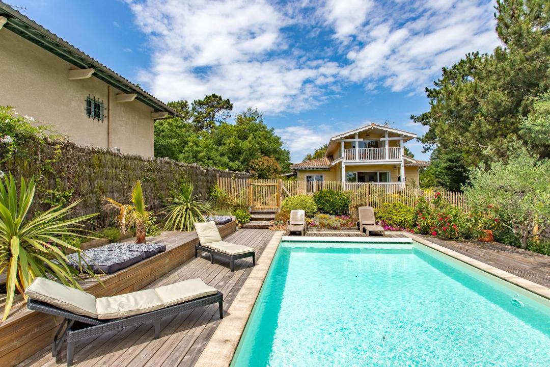 Photo of Others in Le Canon