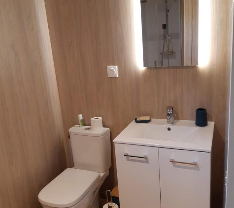 Photo of Bathroom in Saint-Mesmin