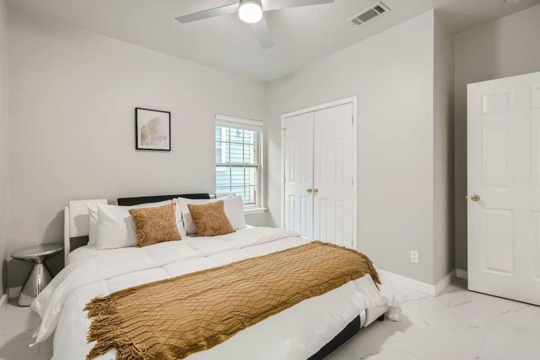Photo of Bedroom in Foster Heights