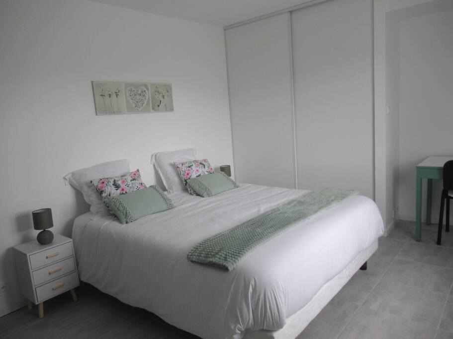 Photo of Bedroom in Villeneuve-de-Berg