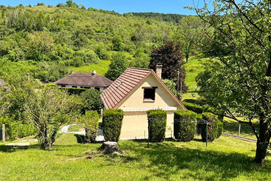 Photo of Buildings in Vezillon